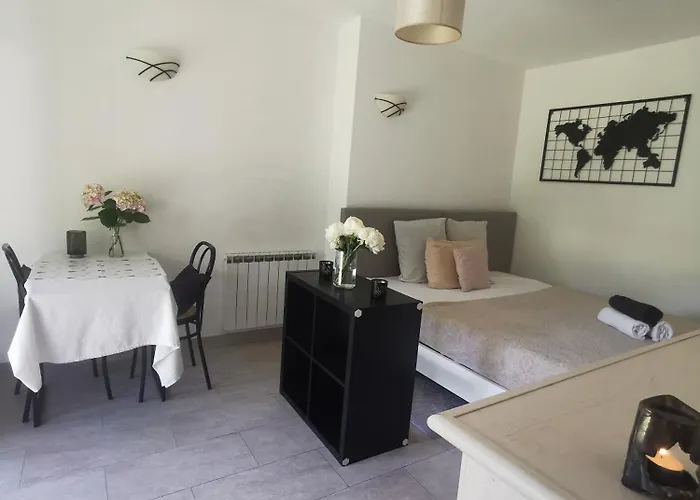 Apartmán Jardin Privatif 300m De La