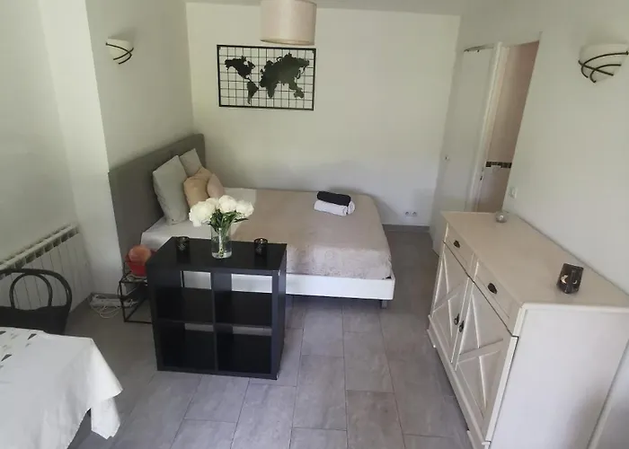 Apartmán Jardin Privatif 300m De La